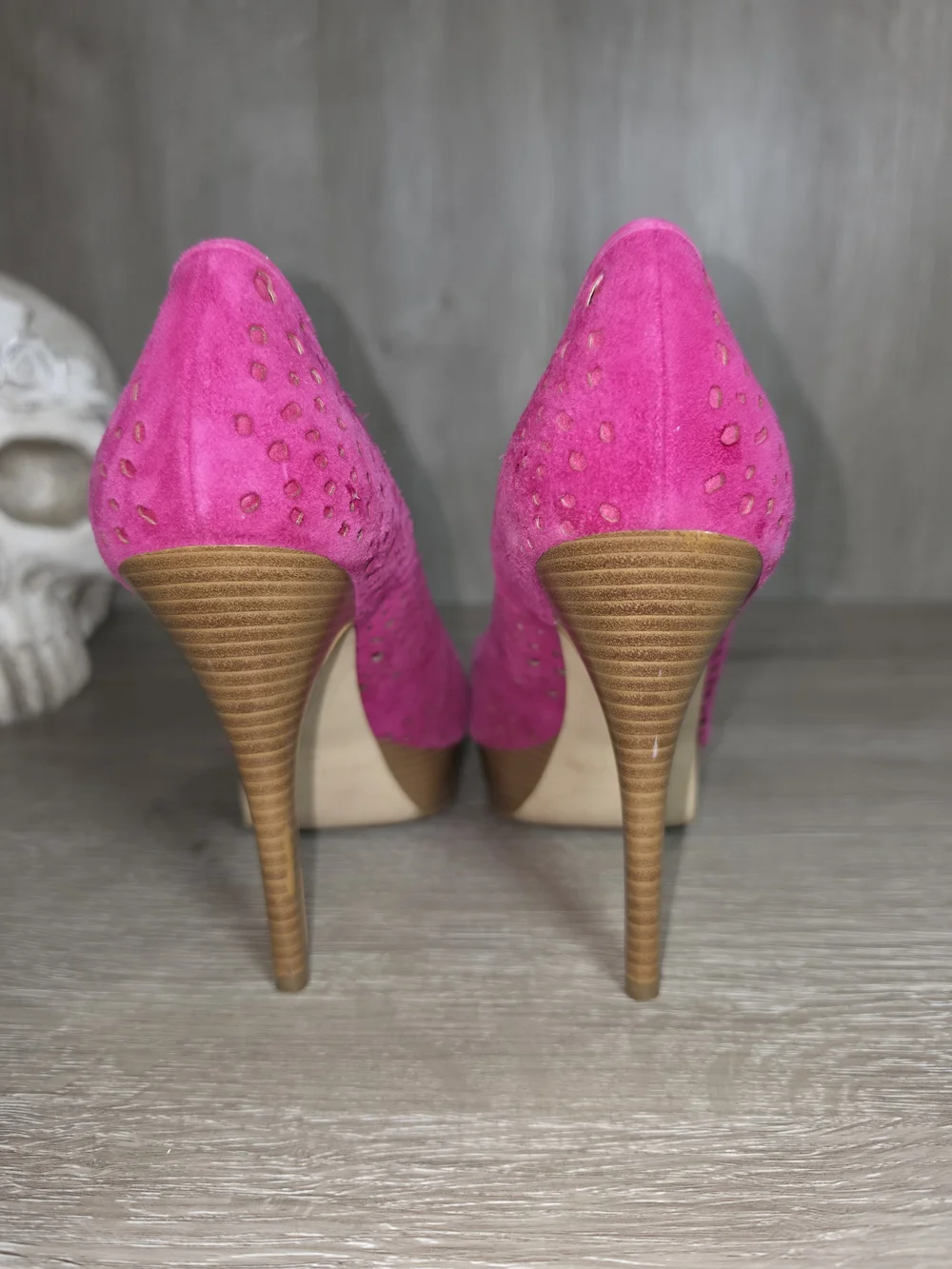 ENZO ANGIOLINI Sully Fuchsia Suede Peep-Toe Heels Laser-cut Design Women's 8M